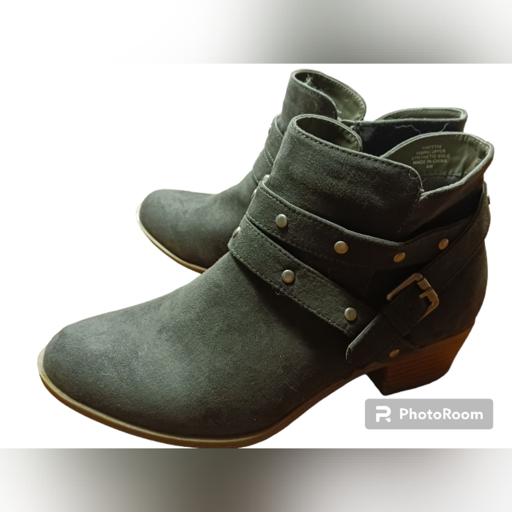 Torrid Studded Ankleboots NWOT 9W